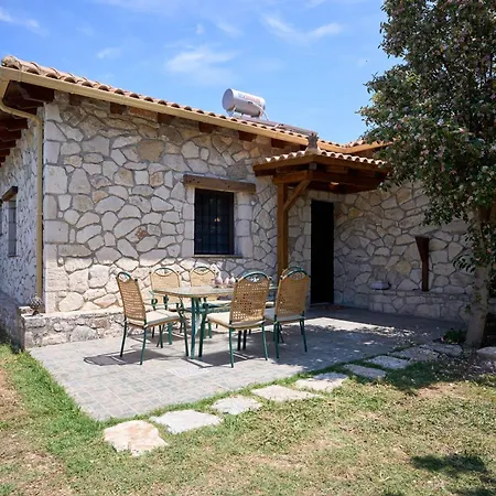 Rodakas Seaside Nest Willa *